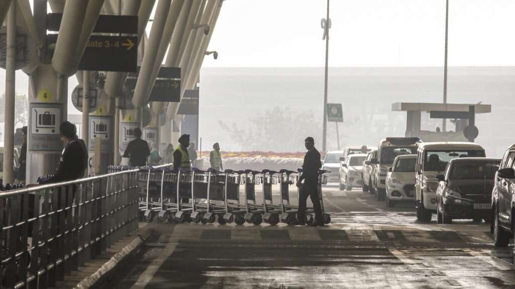 Dense Fog Disrupts Delhi Airport Operations; Over 100 Flights Delayed