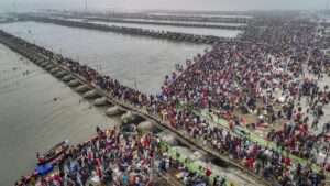 Maha Kumbh: Thousands of Devotees Endure Bitter Cold to Take a Holy Dip in Sangam