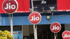 Jio Joins Hands with SpaceX